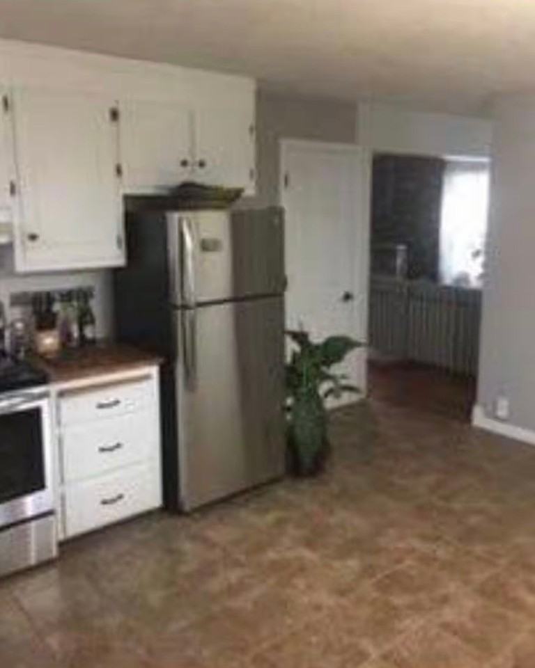 832 Terryville Ave - Photo 5 of 11