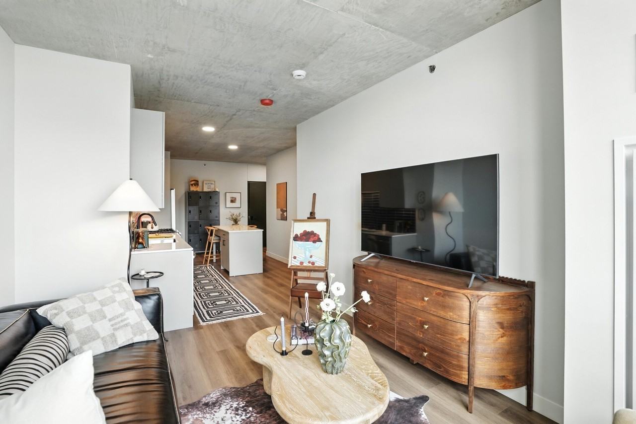 1101 W Lake St - Photo 3 of 20