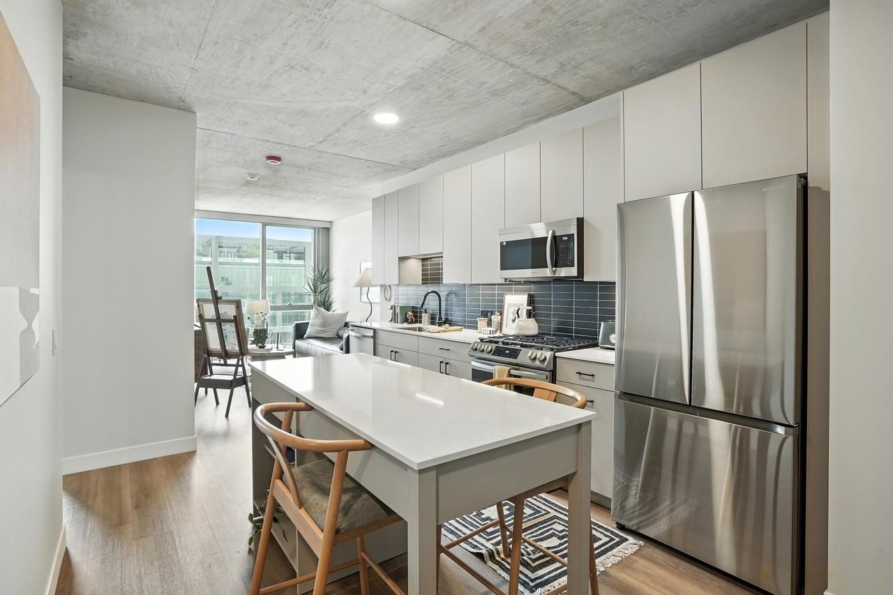 1101 W Lake St - Photo 5 of 20