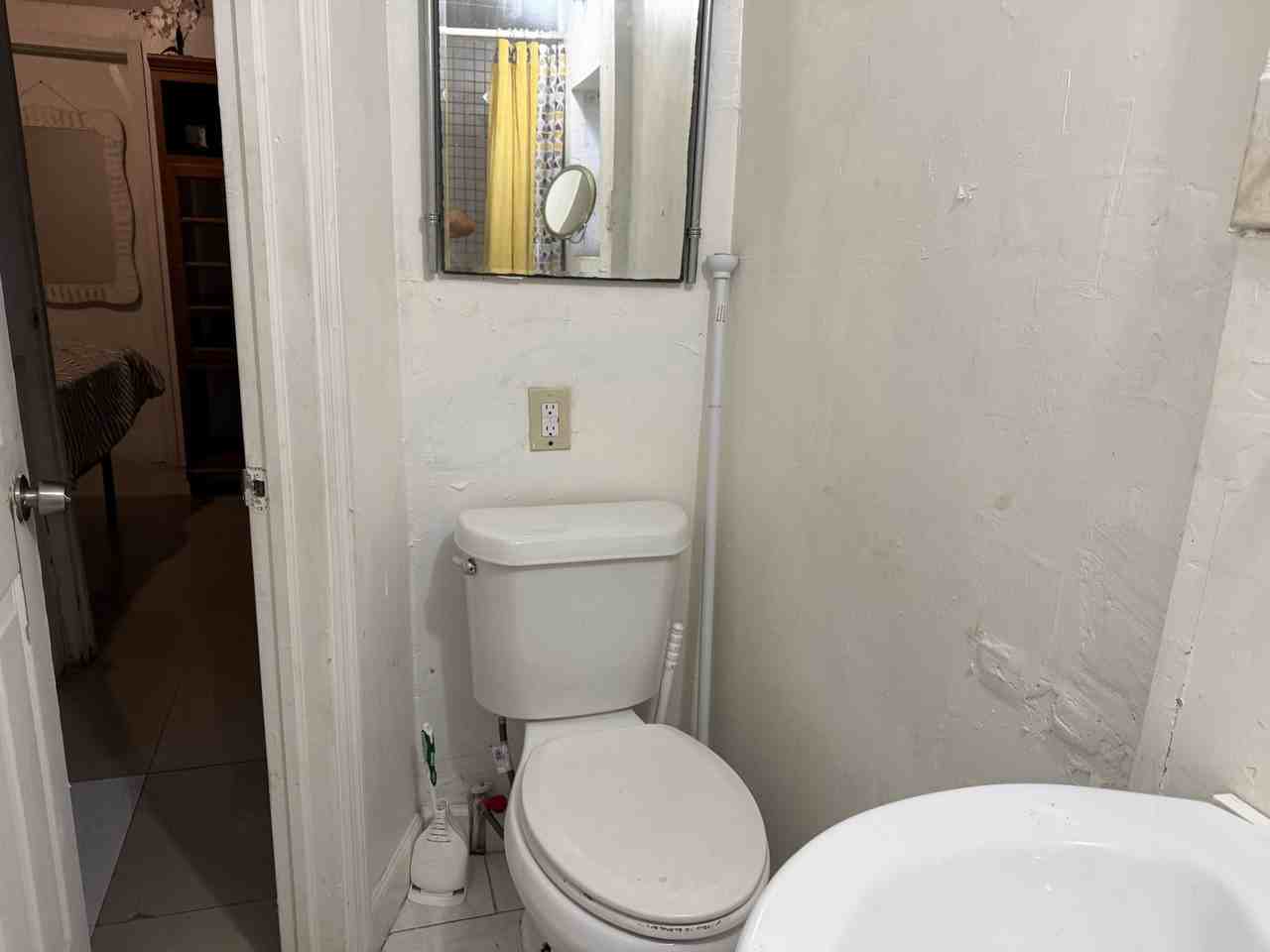 224 Sw 14th St #C - Photo 2 of 12