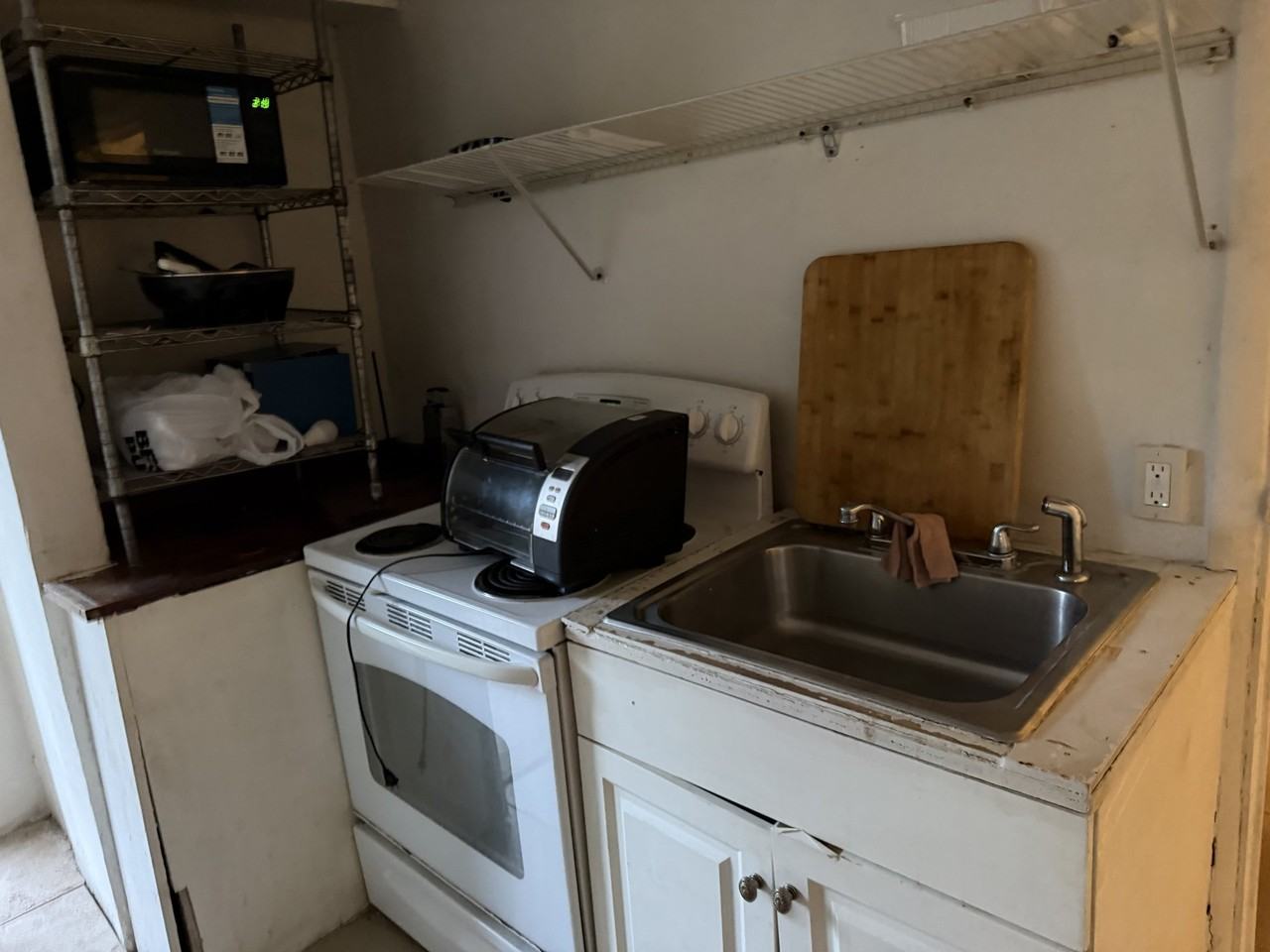 224 Sw 14th St #C - Photo 3 of 12