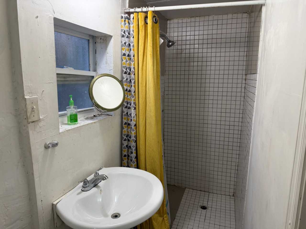 224 Sw 14th St #C - Photo 6 of 12