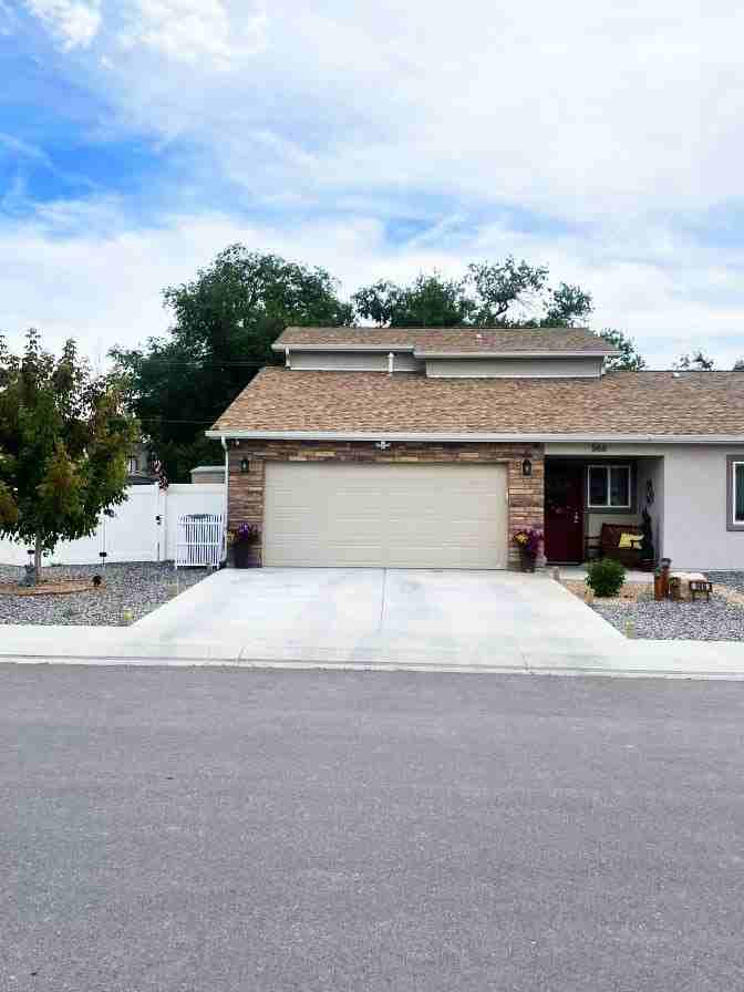 566 Graff Meadows Dr - Photo 2 of 9