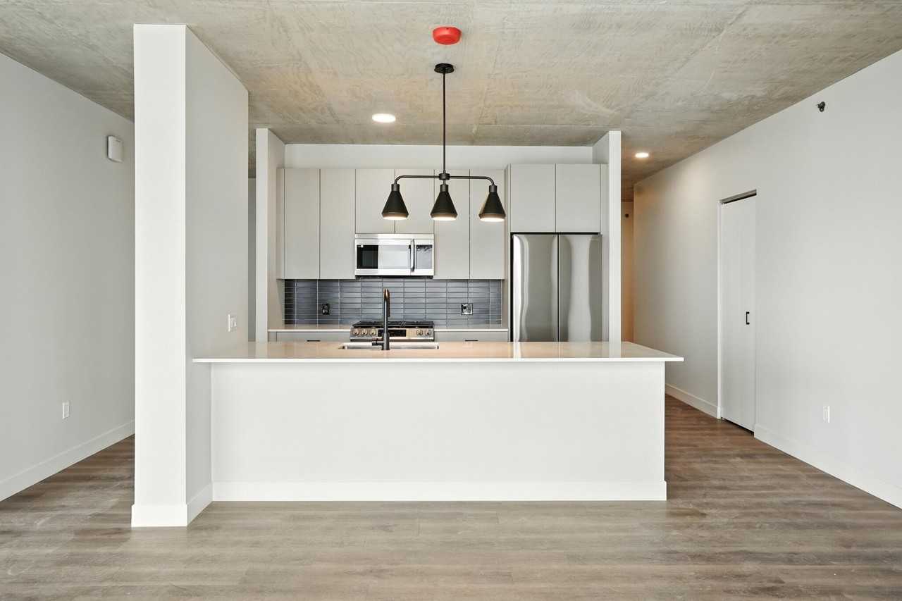 1102 W Lake St - Photo 3 of 20