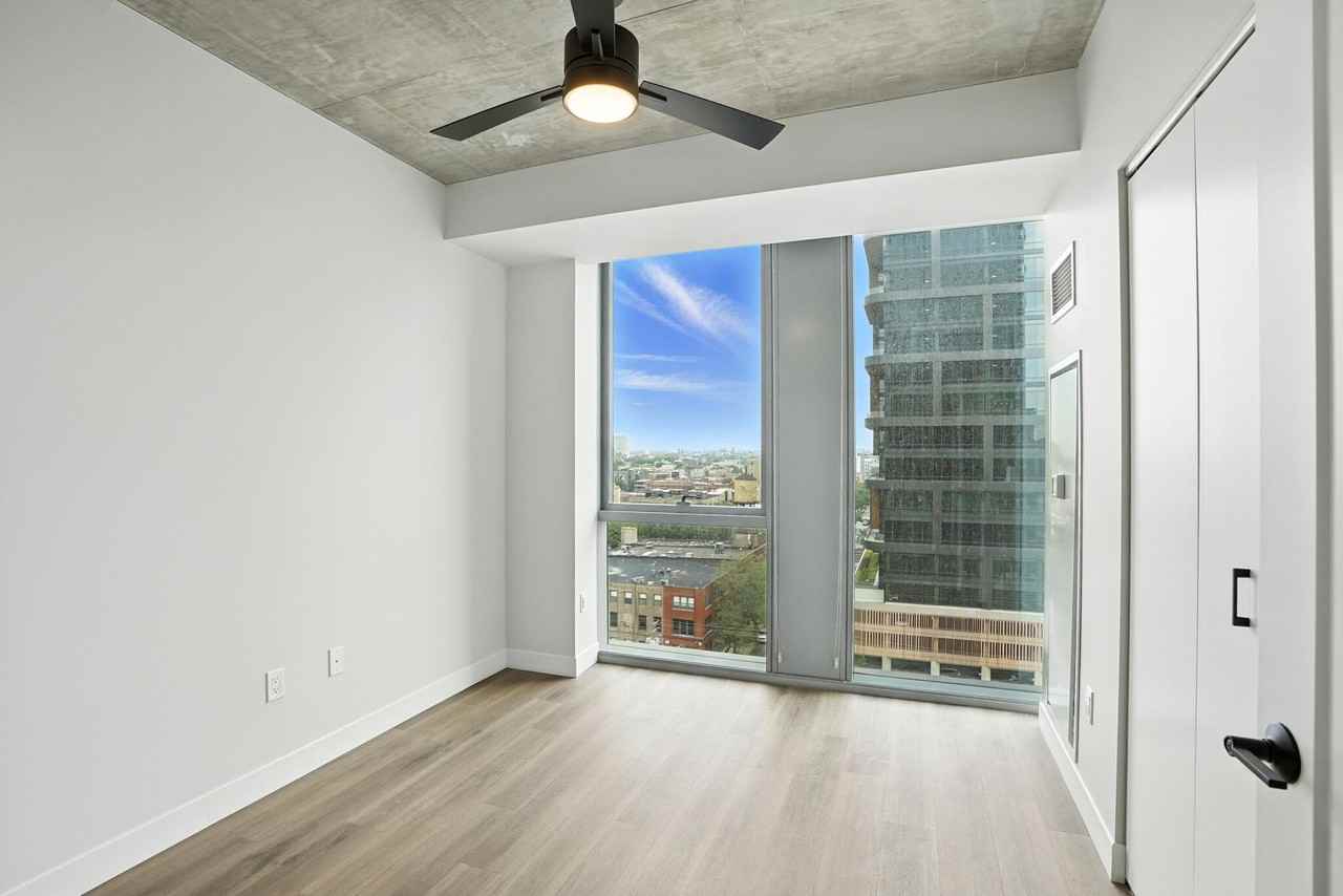 1102 W Lake St - Photo 5 of 20