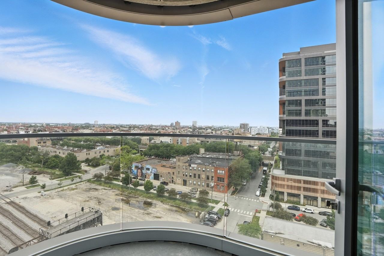 1102 W Lake St - Photo 6 of 20