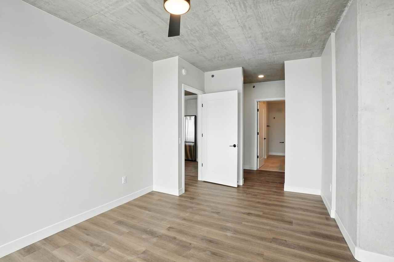 1102 W Lake St - Photo 7 of 20