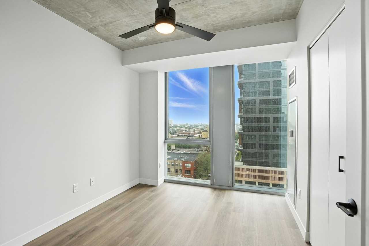 1103 W Lake St - Photo 5 of 26