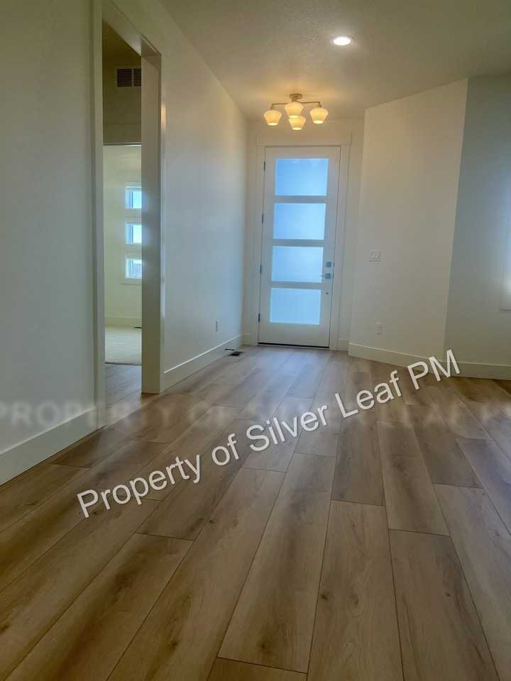 475 E Chevy Dr - Photo 4 of 20