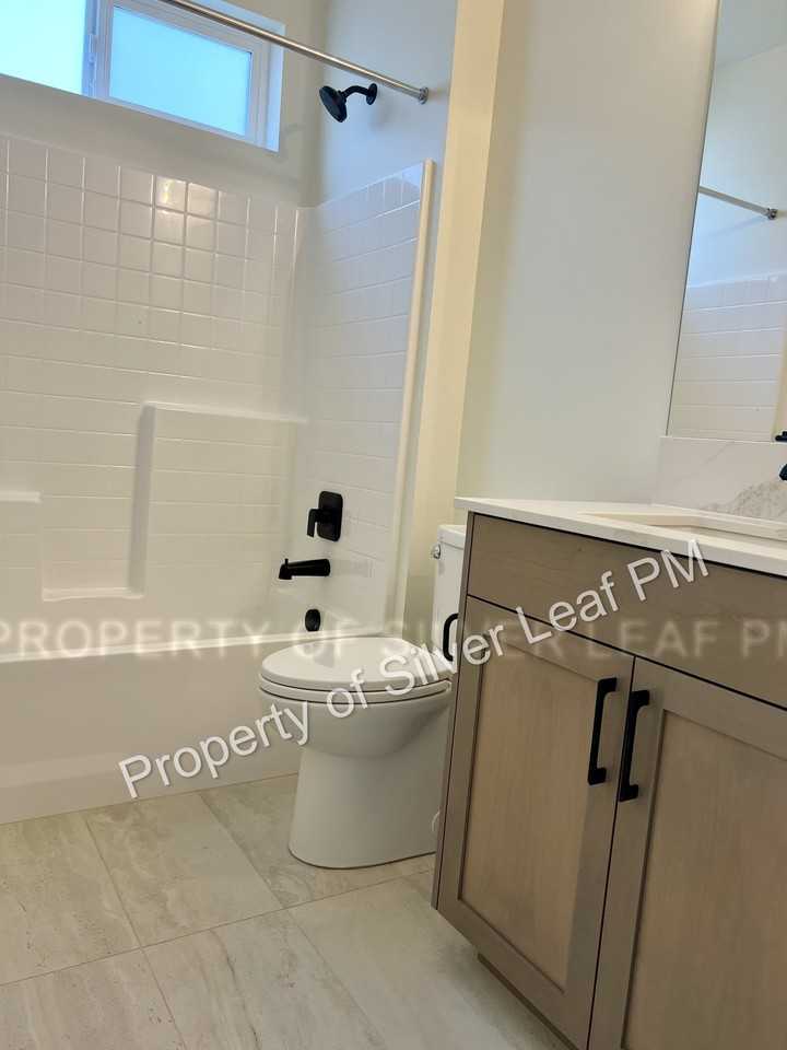 475 E Chevy Dr - Photo 7 of 20