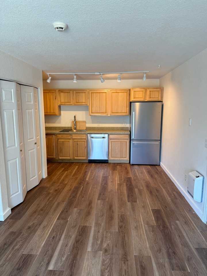 19 Diane Rd #C - Photo 2 of 20
