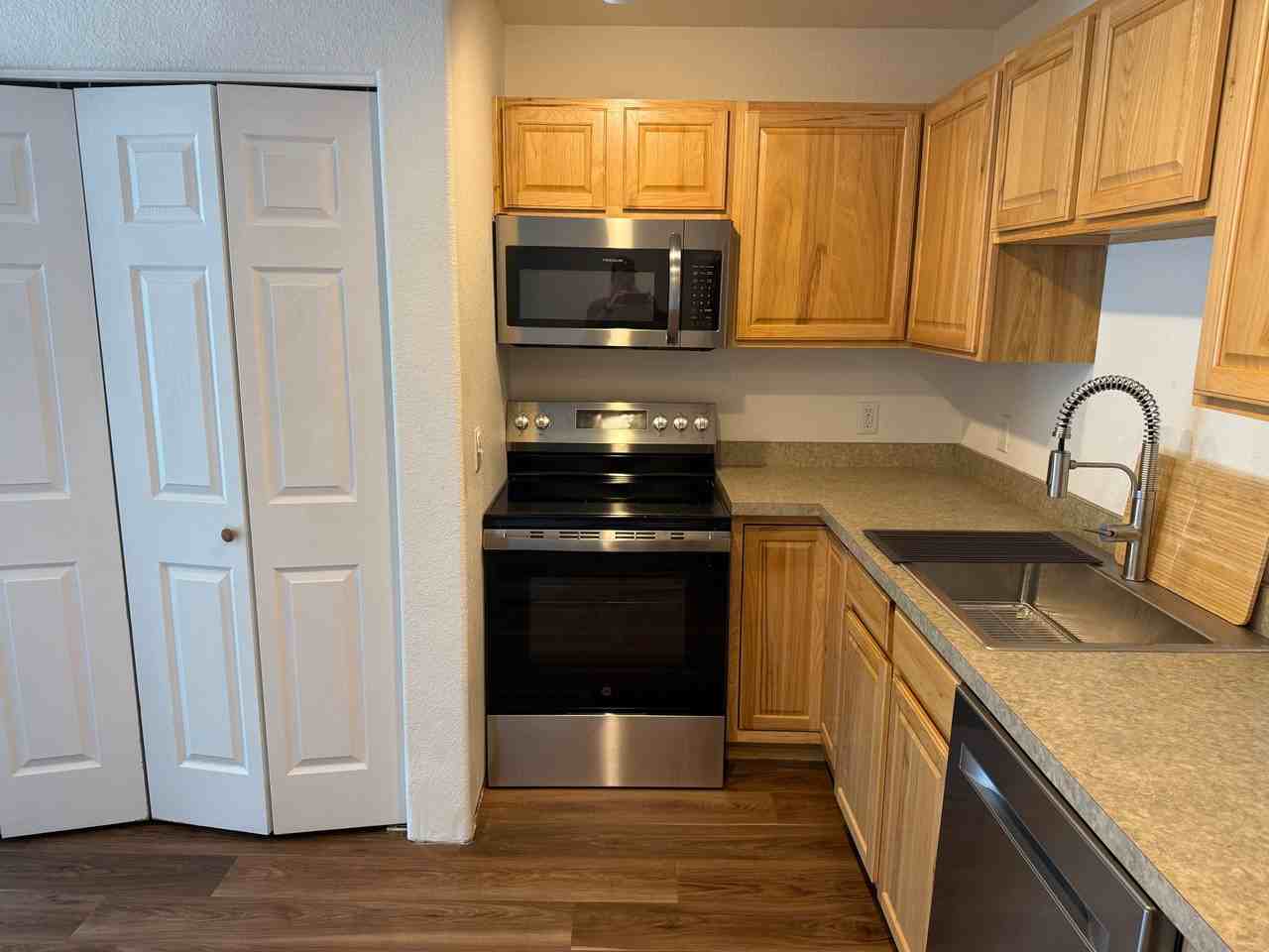 19 Diane Rd #C - Photo 5 of 20