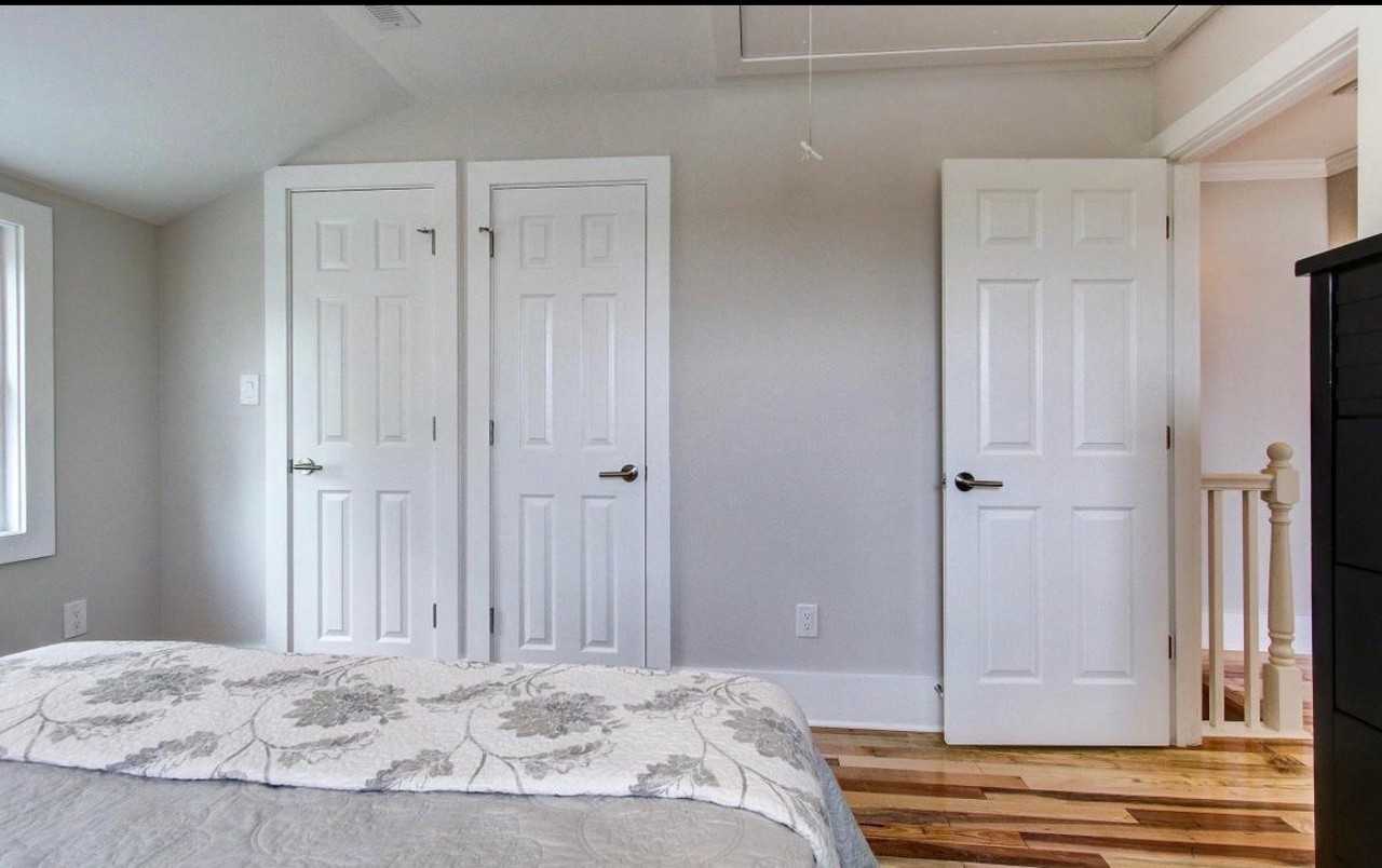 825 50th Pl Ne - Photo 2 of 4