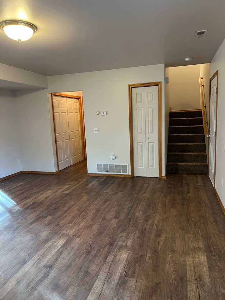 1970 Greatview Dr - Photo 5 of 9
