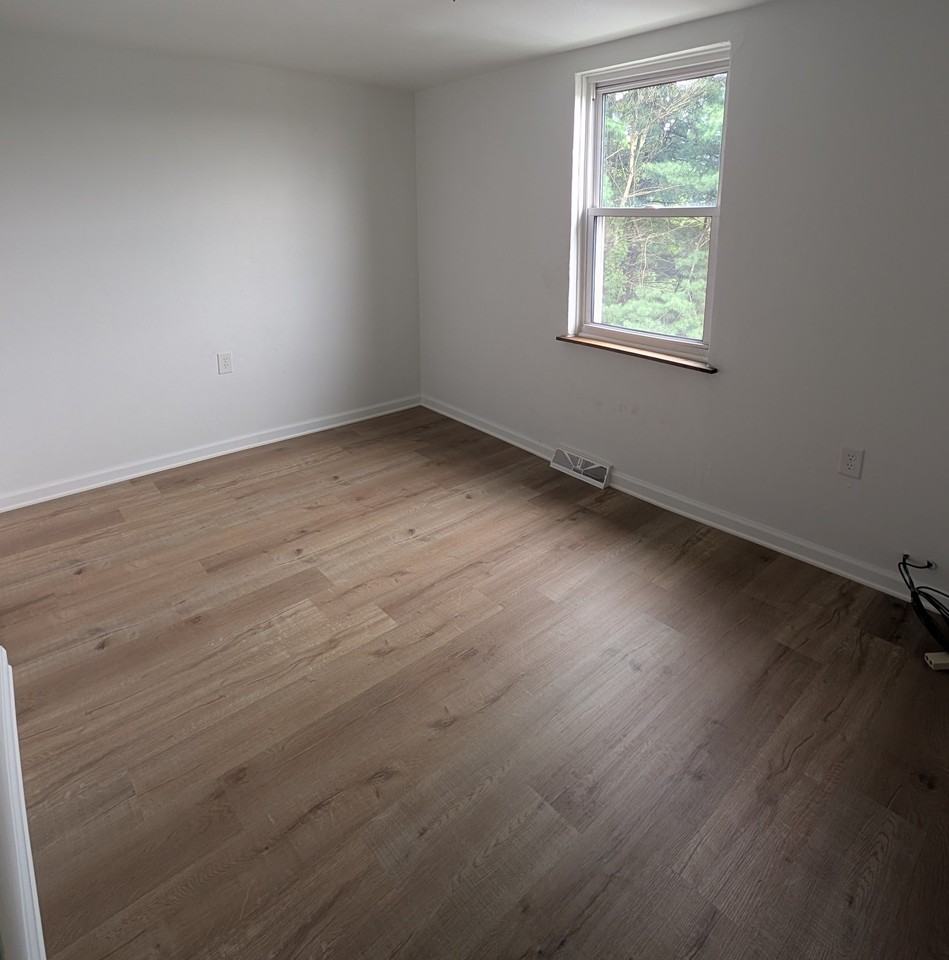 423 Lowell St - Photo 4 of 10