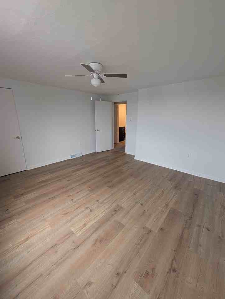 423 Lowell St - Photo 6 of 10