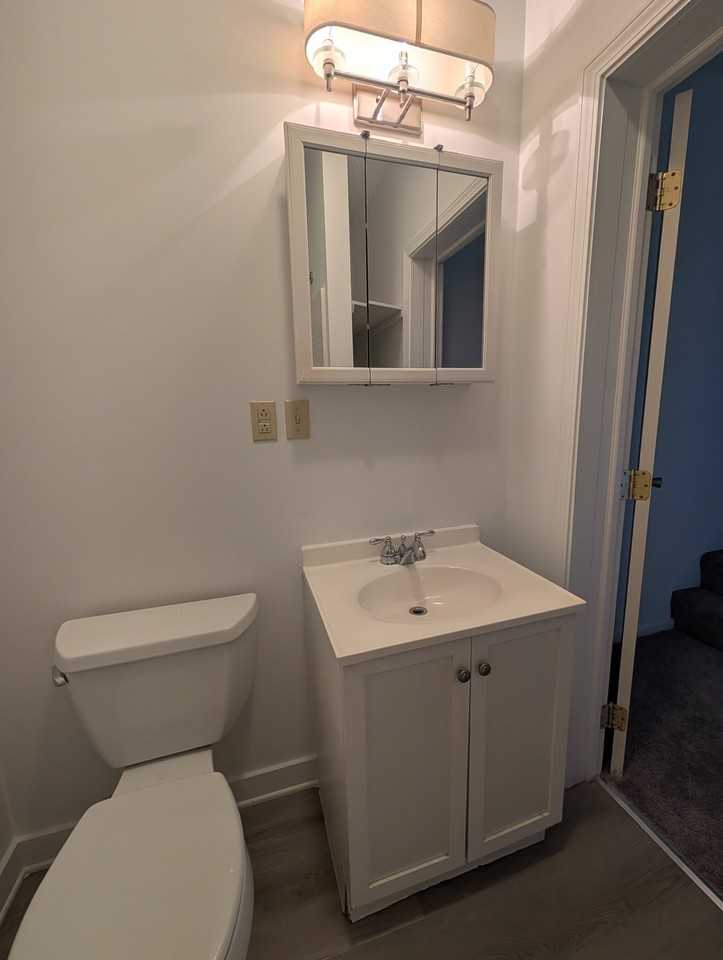 423 Lowell St - Photo 7 of 10