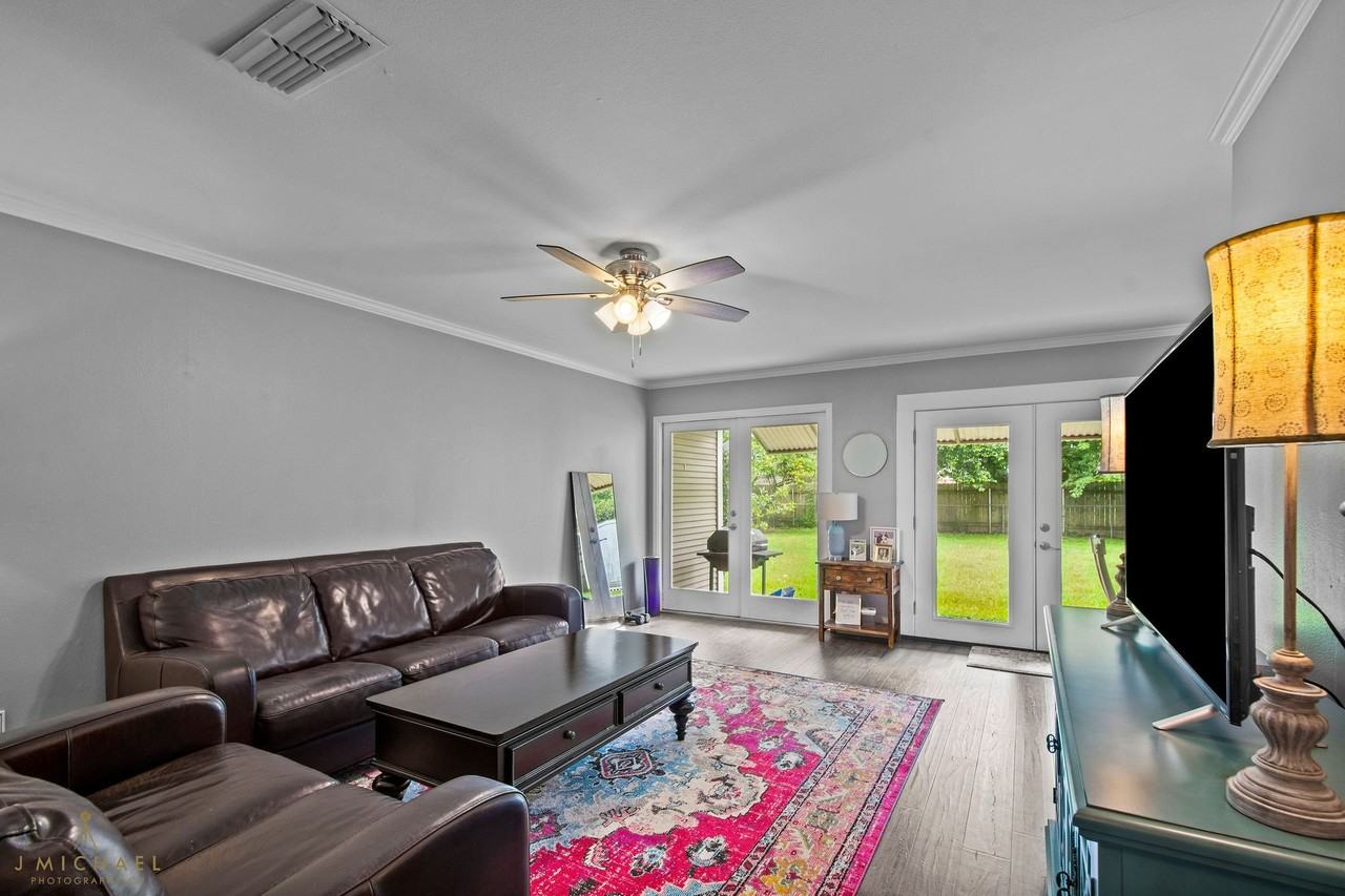 149 Charles Ave - Photo 4 of 18