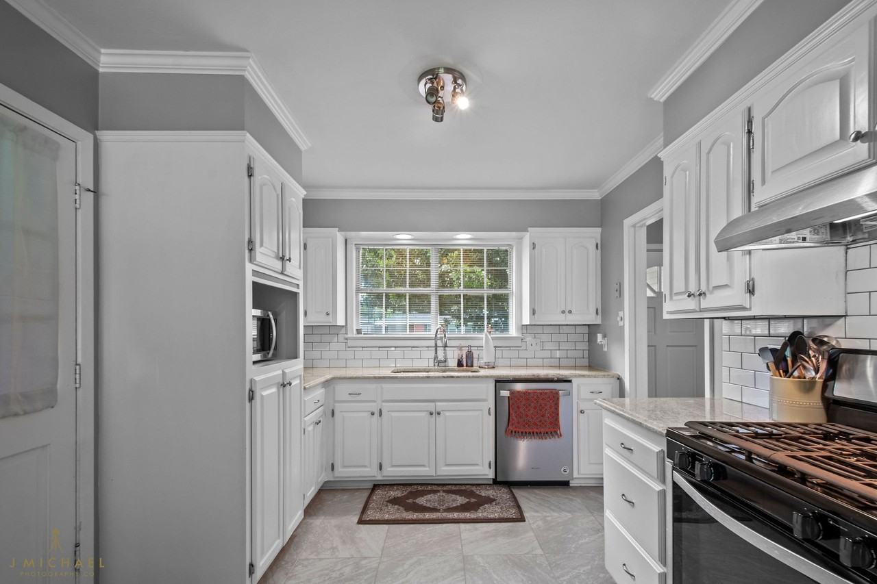 149 Charles Ave - Photo 6 of 18