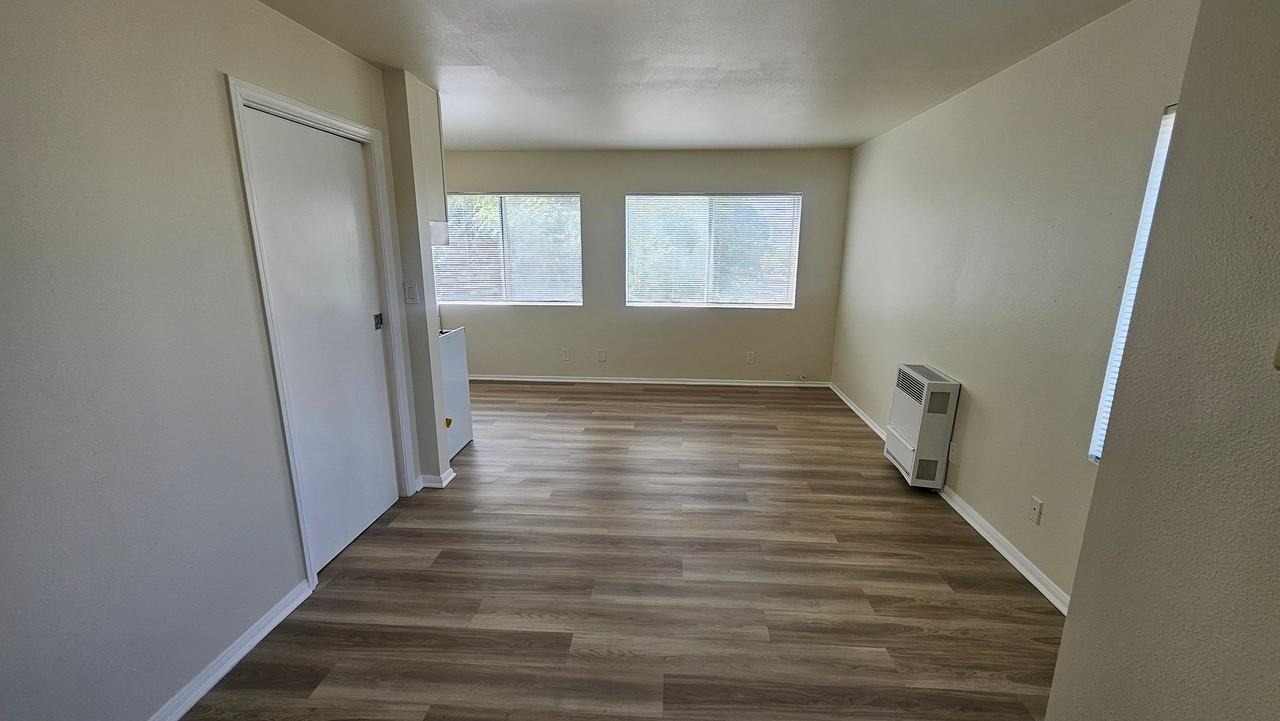 1750 S Longwood Ave #20 - Photo 2 of 8