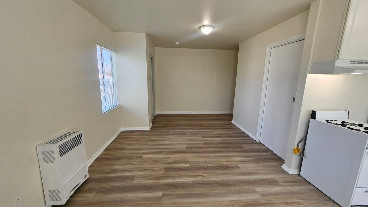 1750 S Longwood Ave #20 - Photo 3 of 8