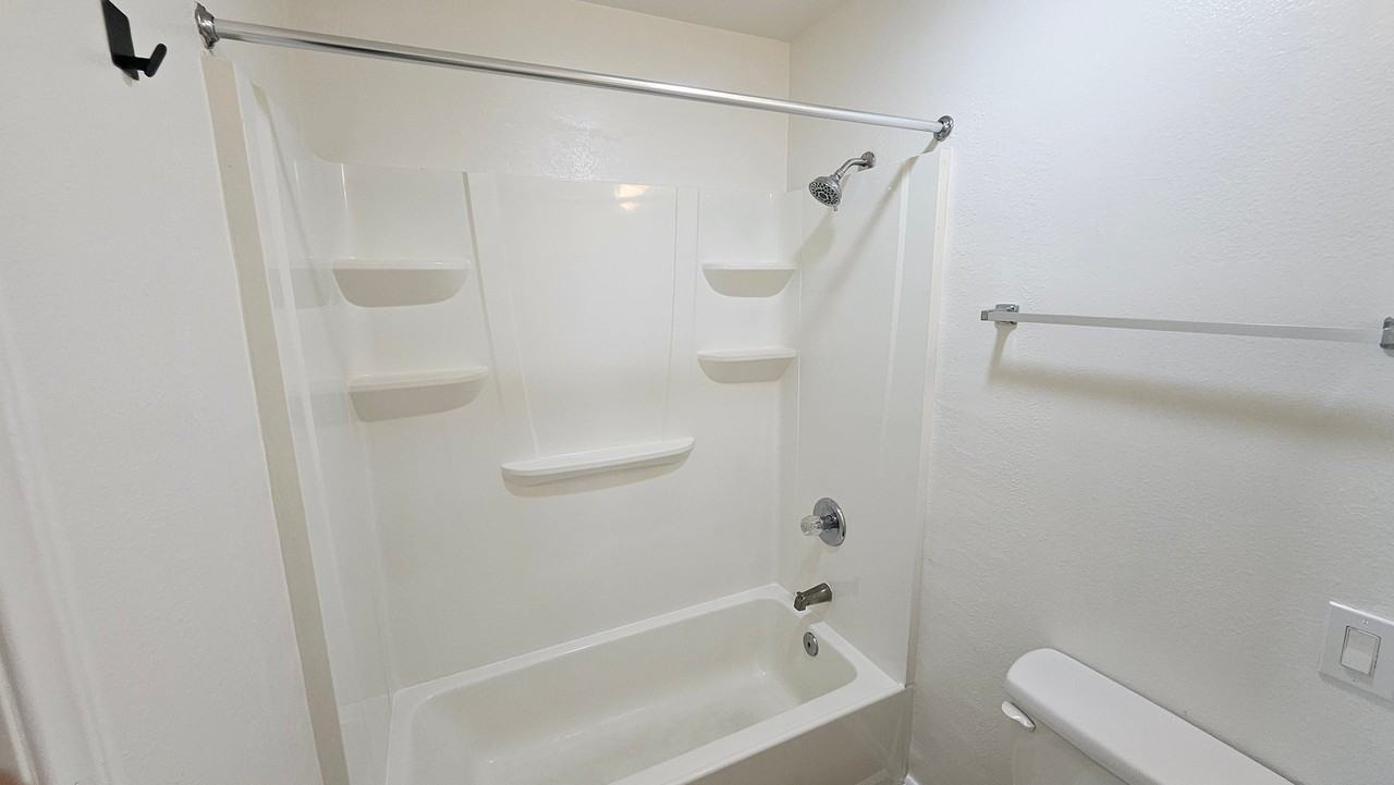 1750 S Longwood Ave #20 - Photo 5 of 8