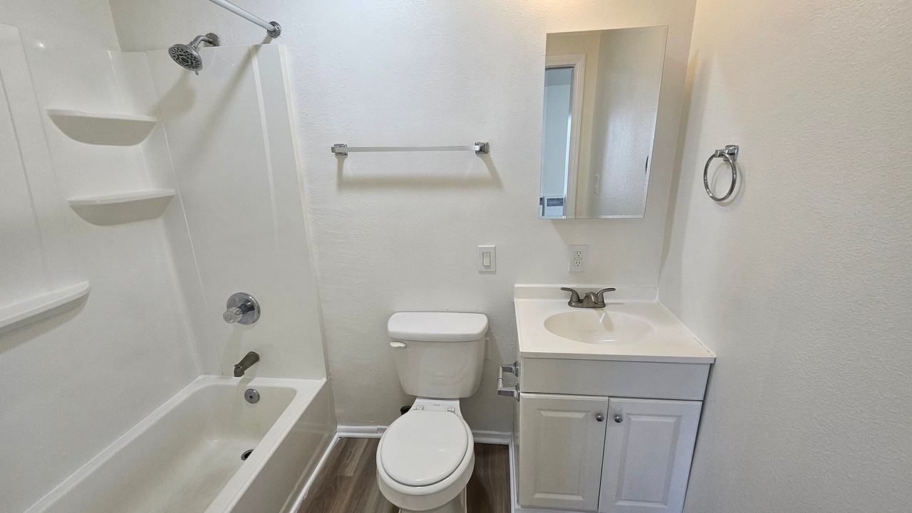 1750 S Longwood Ave #20 - Photo 6 of 8