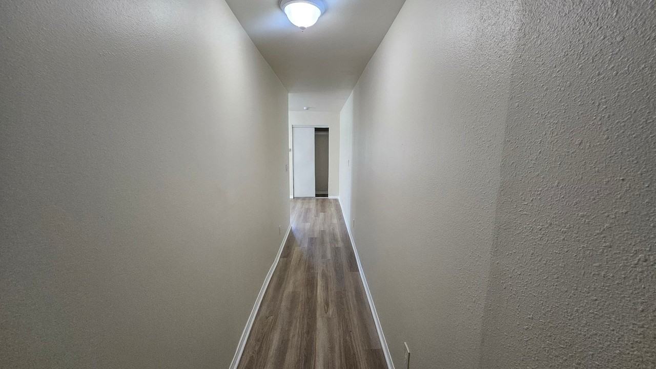 1750 S Longwood Ave #20 - Photo 7 of 8
