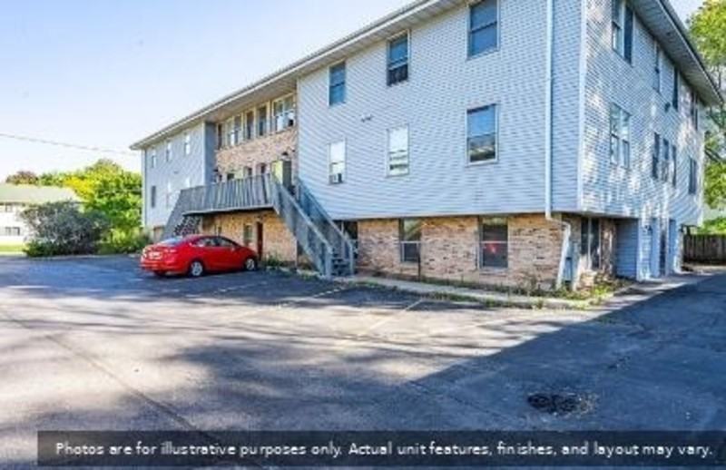 835 Wisconsin St - Photo 2 of 2