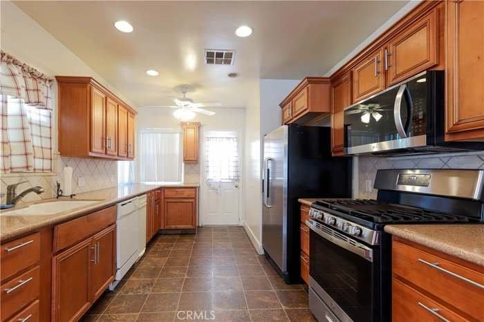 7503 Muller St - Photo 3 of 16