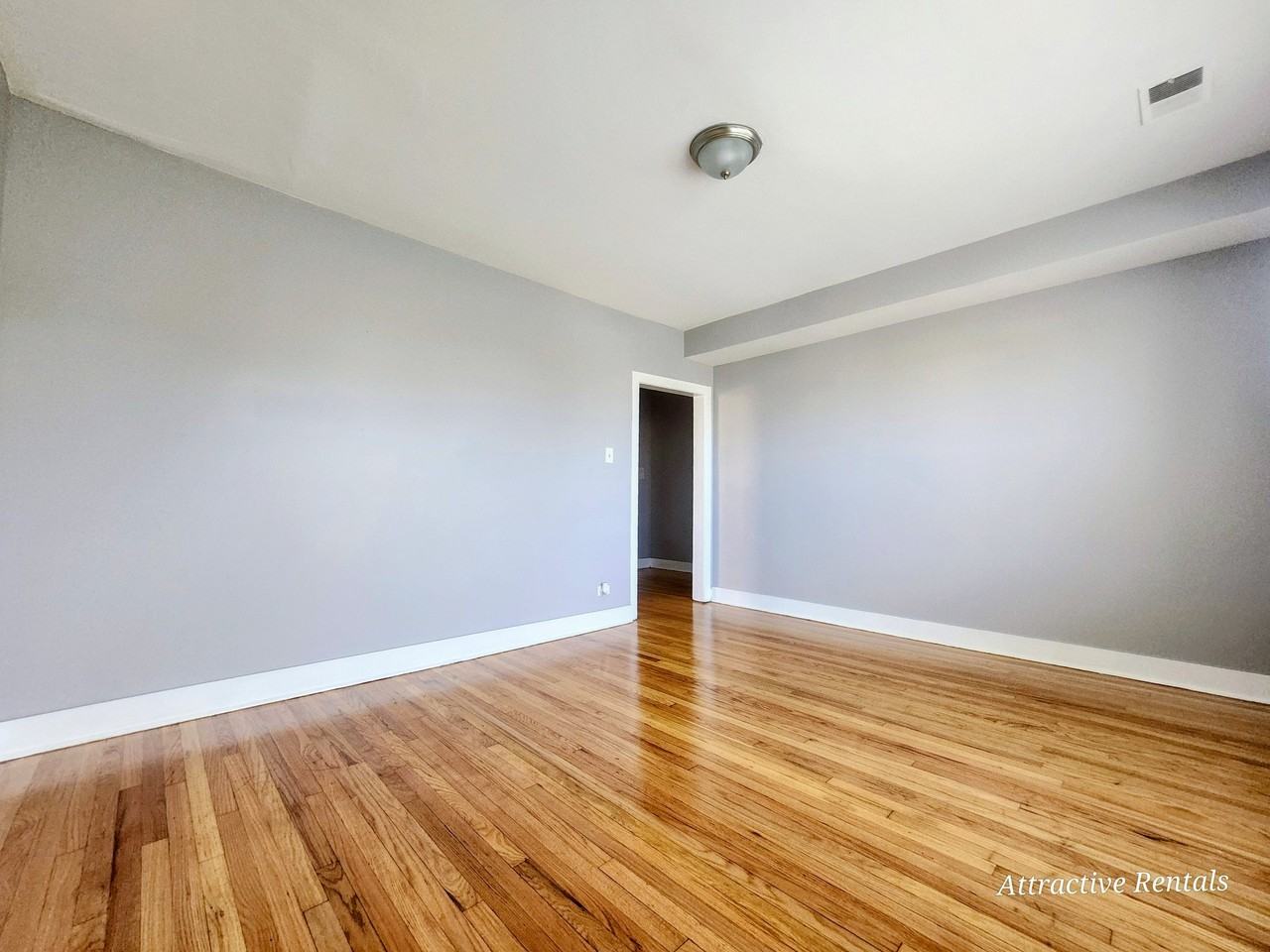 1615 W 78th St #3 - Photo 2 of 11