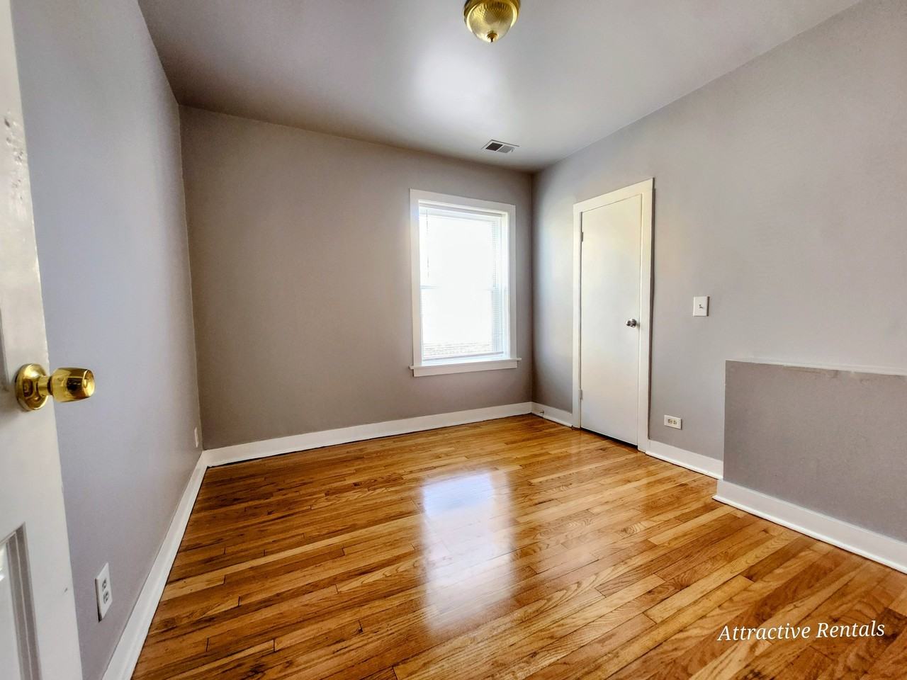 1615 W 78th St #3 - Photo 4 of 11