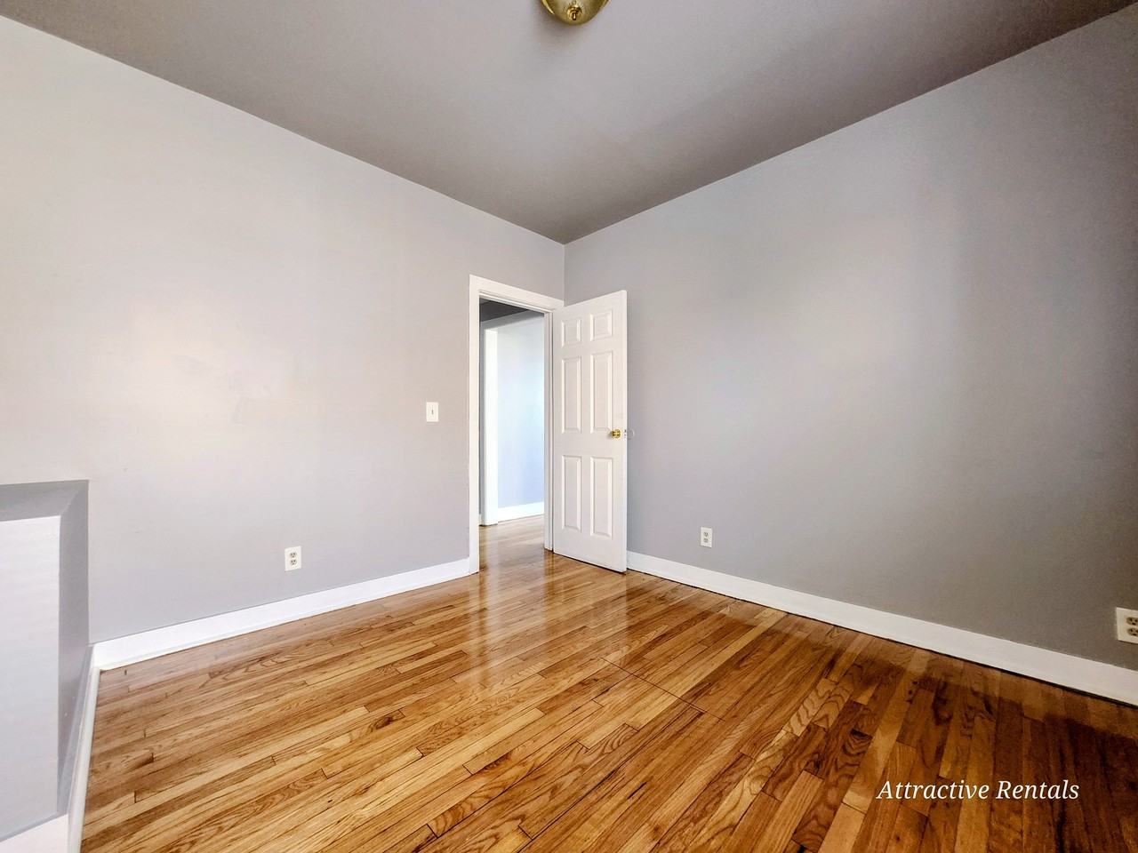 1615 W 78th St #3 - Photo 5 of 11