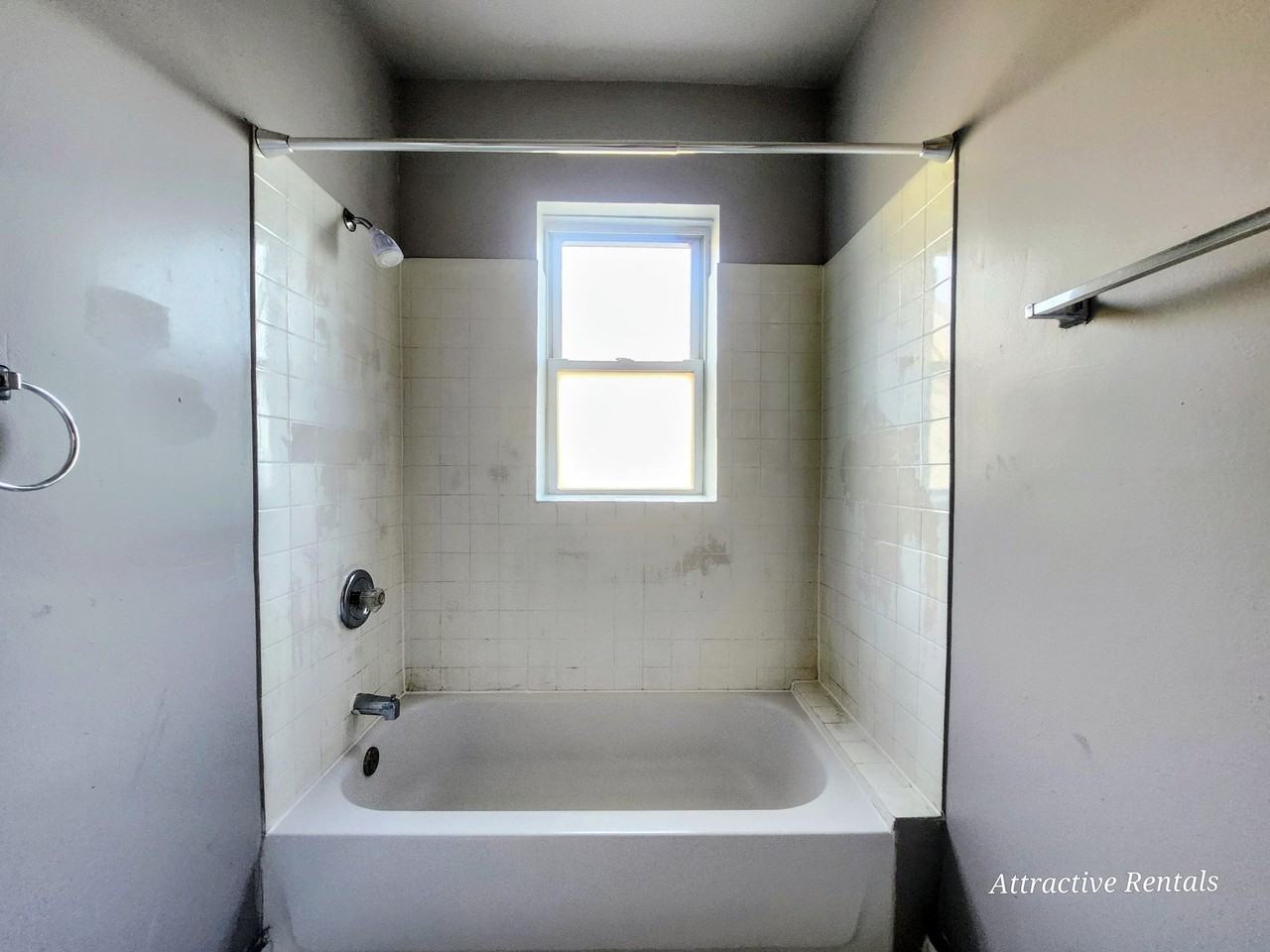 1615 W 78th St #3 - Photo 7 of 11