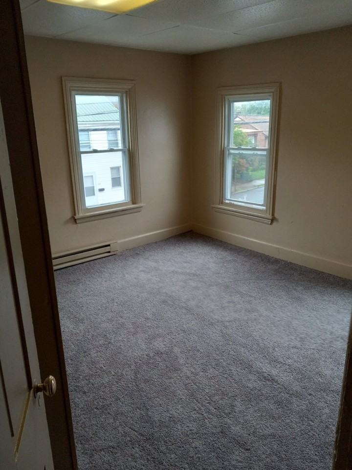 173 E Penn St #3 - Photo 7 of 8