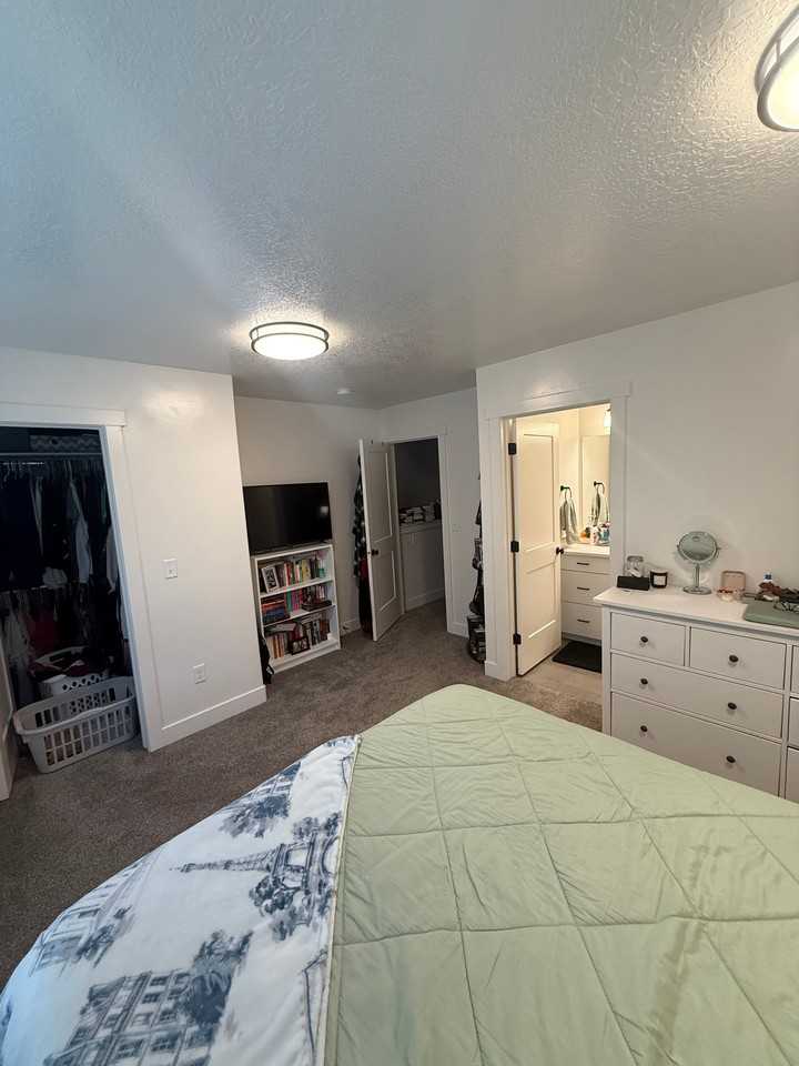 635 40th St - Photo 2 of 6