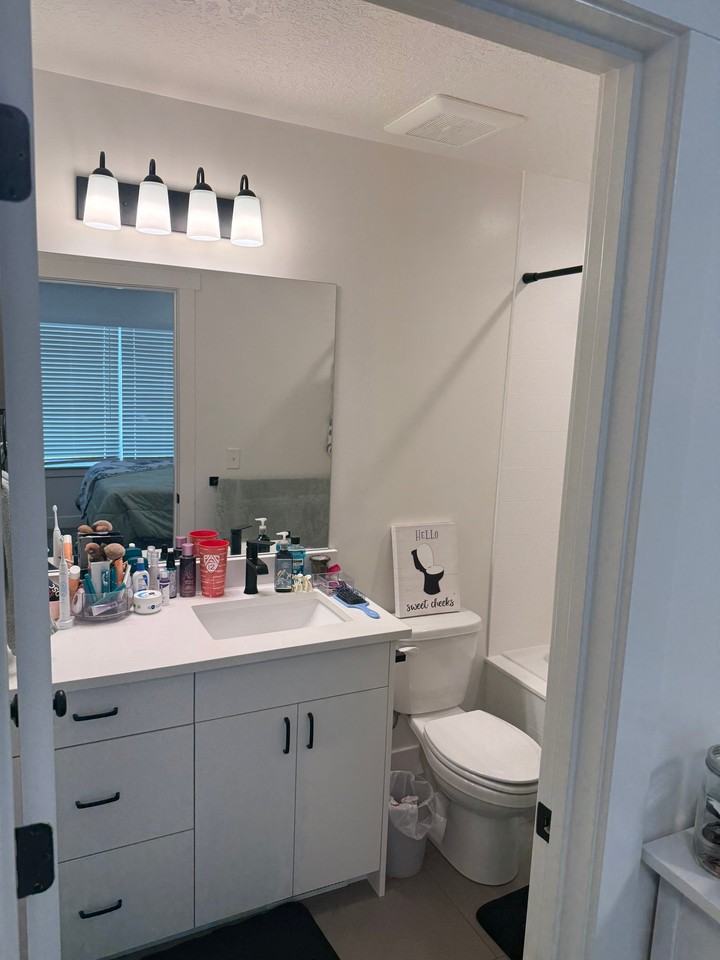 635 40th St - Photo 6 of 6
