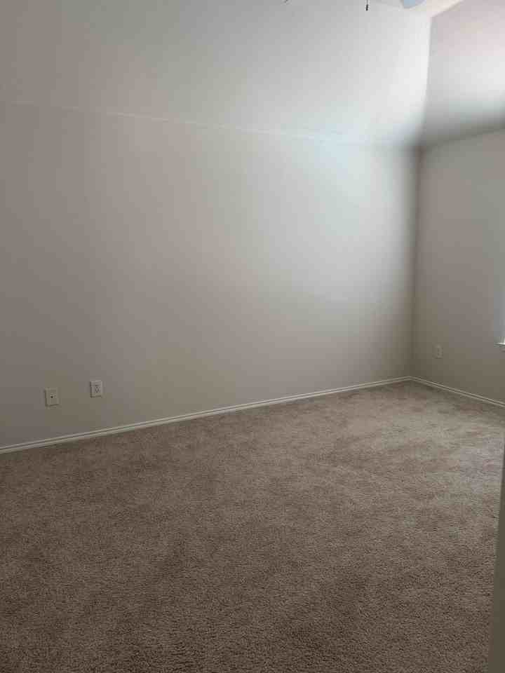 133 Wellington Ln - Photo 3 of 18