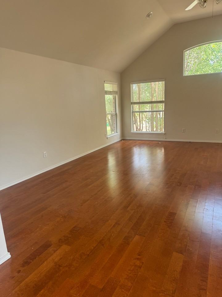 133 Wellington Ln - Photo 4 of 18