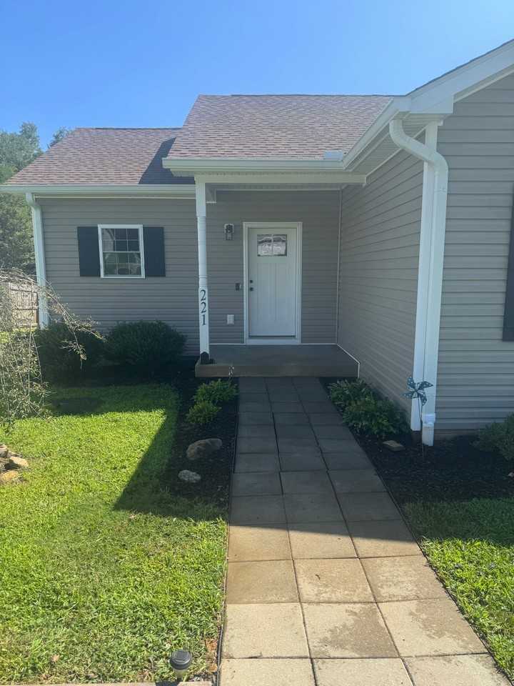 221 Barrington Dr - Photo 2 of 17