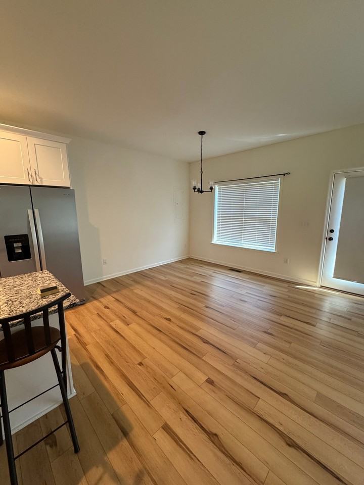 221 Barrington Dr - Photo 4 of 17