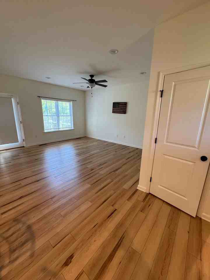221 Barrington Dr - Photo 5 of 17