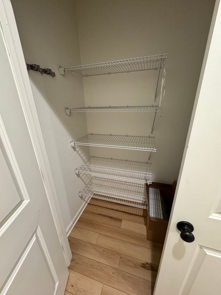 221 Barrington Dr - Photo 6 of 17