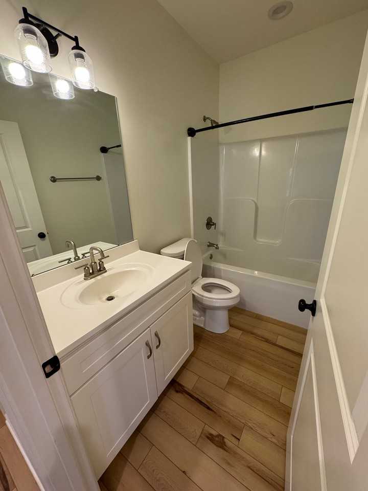 221 Barrington Dr - Photo 7 of 17