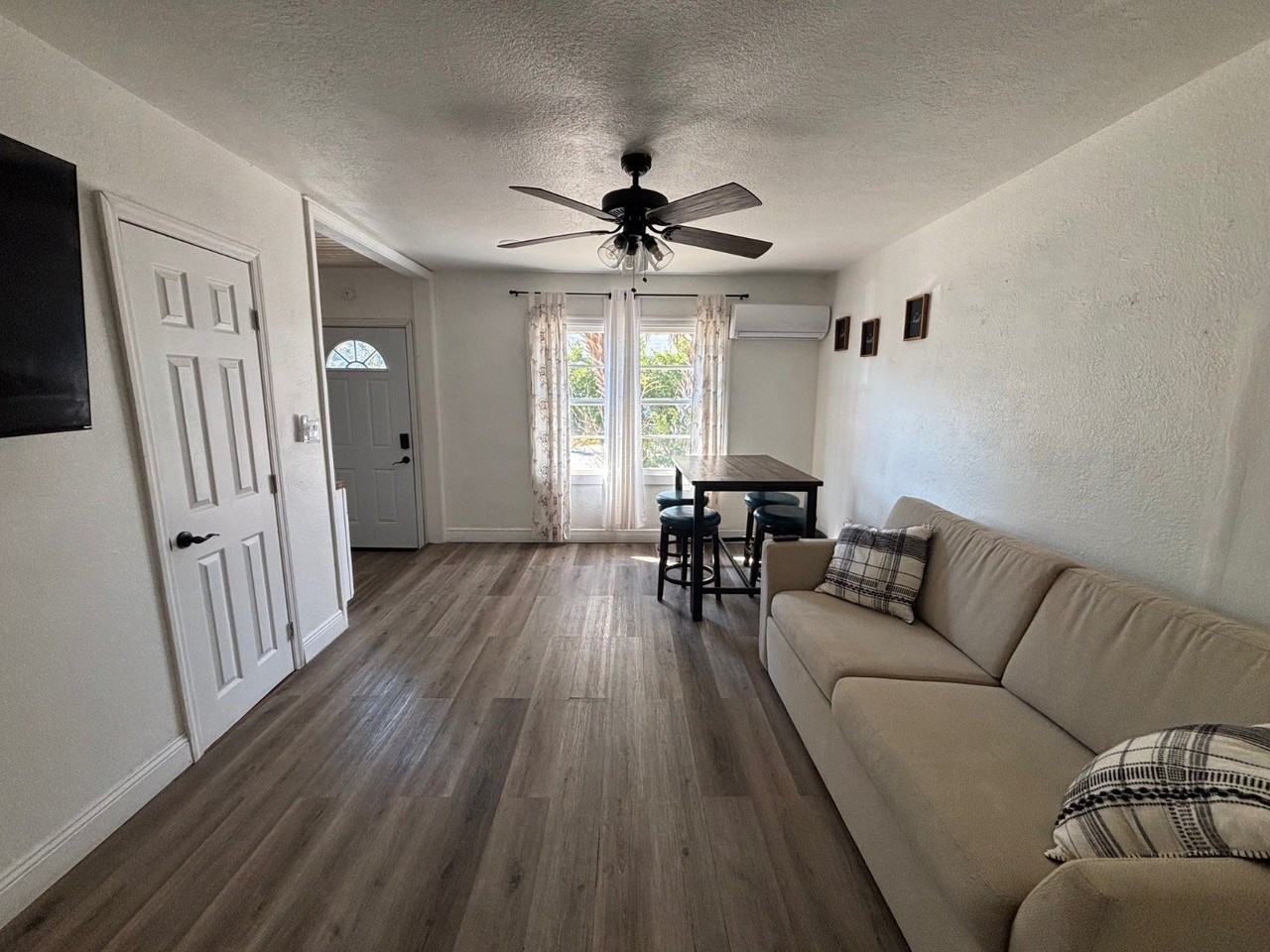 1885 Springtime Ave - Photo 4 of 11
