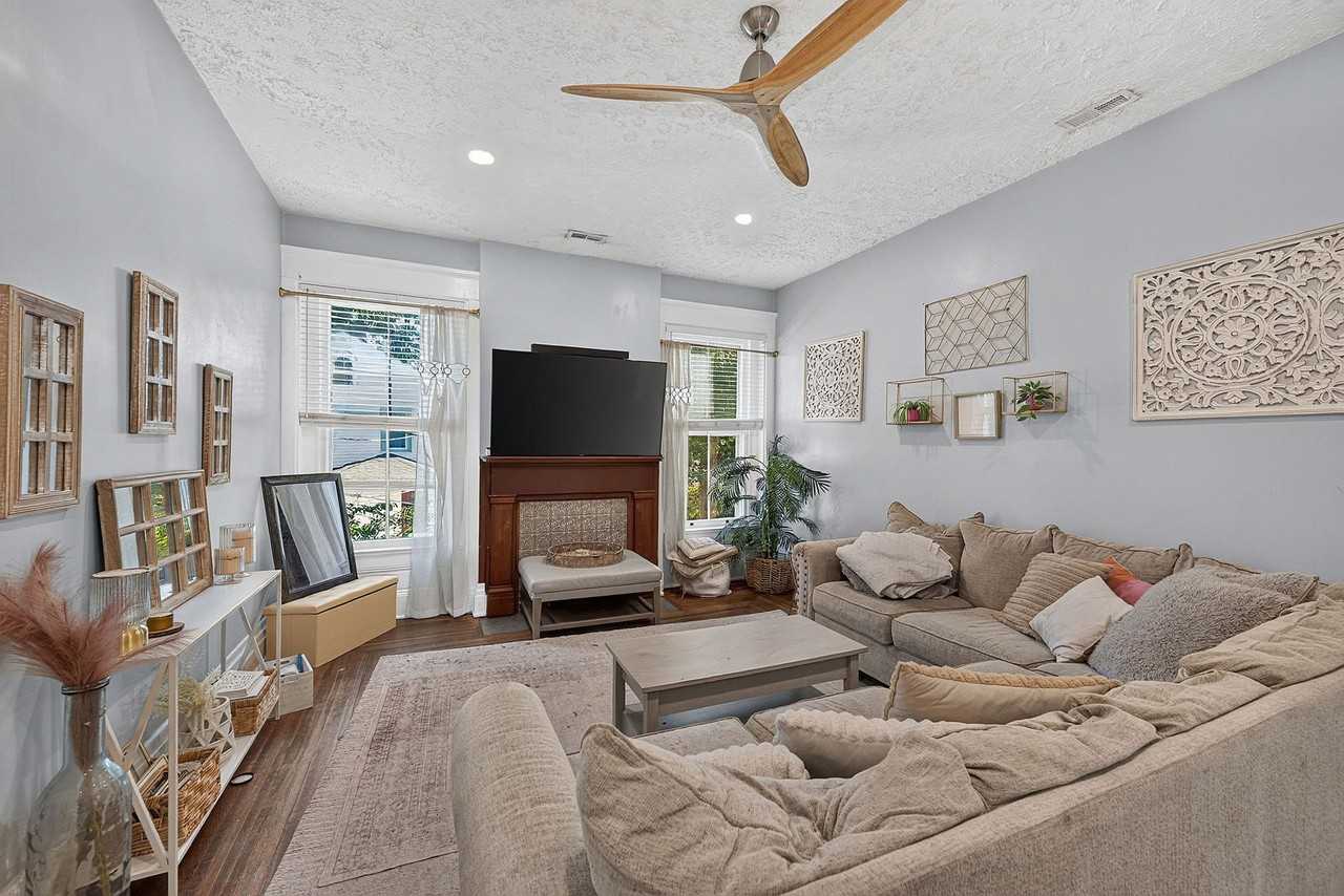 5618 Whitney Pl #4 - Photo 5 of 20