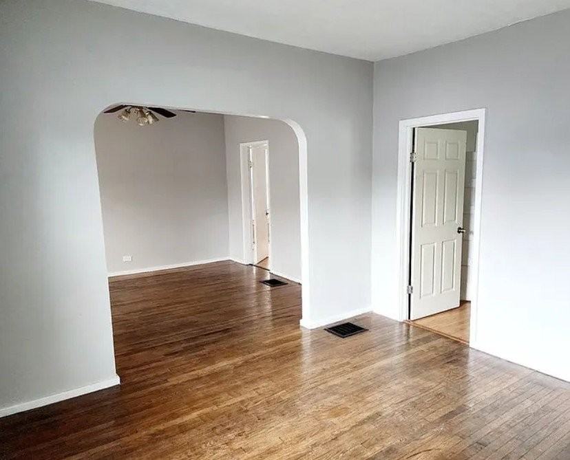 1415 W 32nd St - Photo 2 of 6