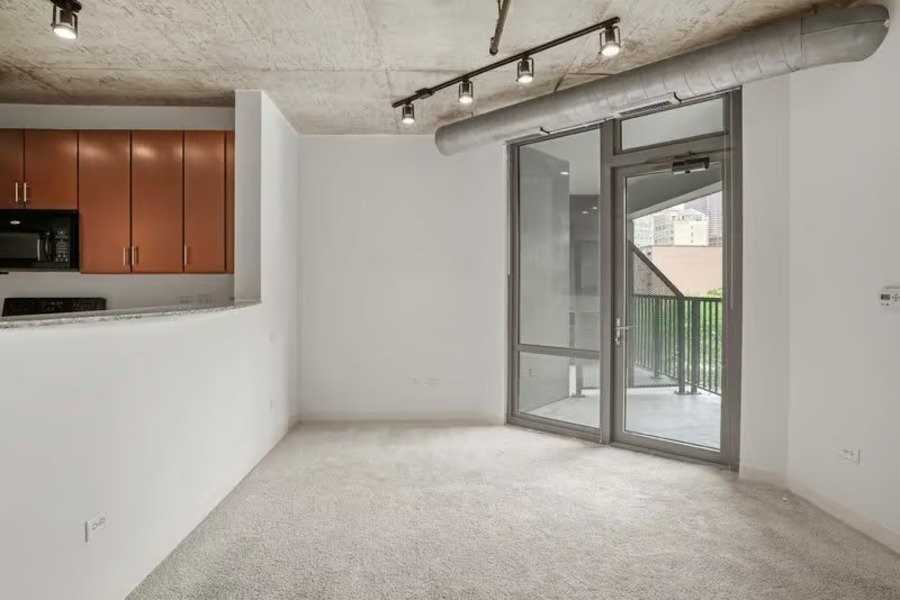 642 S Clark St - Photo 2 of 16