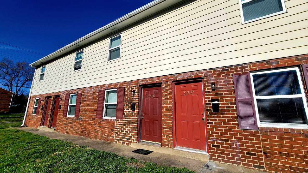 2202 Williamsburg Rd - Photo 2 of 18