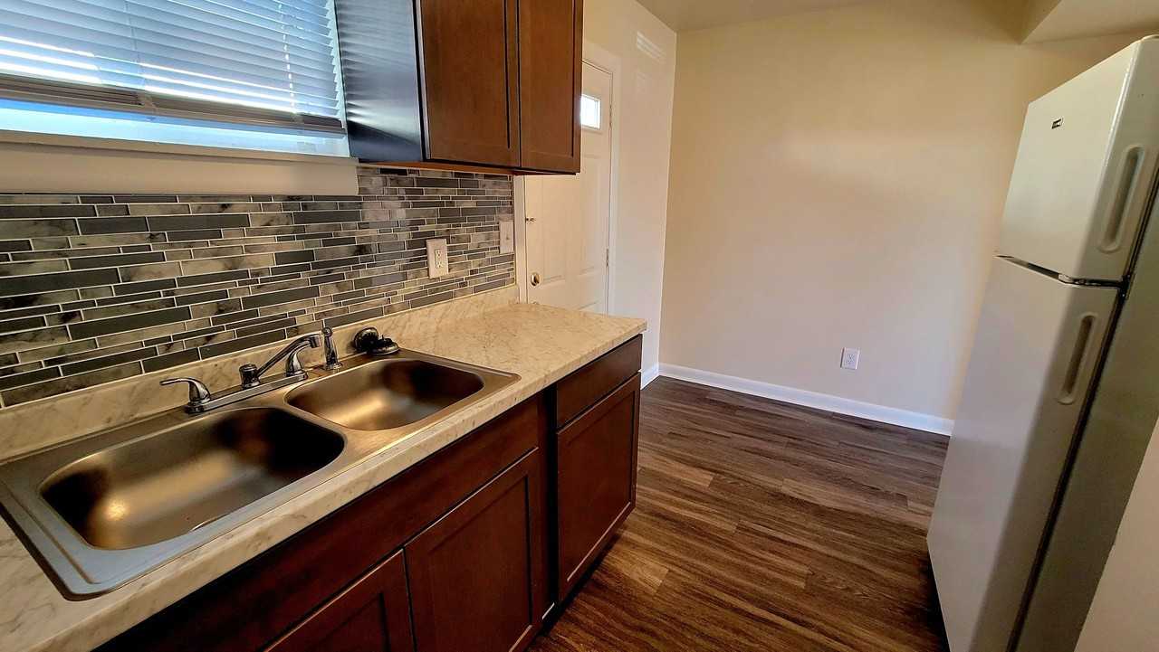2202 Williamsburg Rd - Photo 7 of 18
